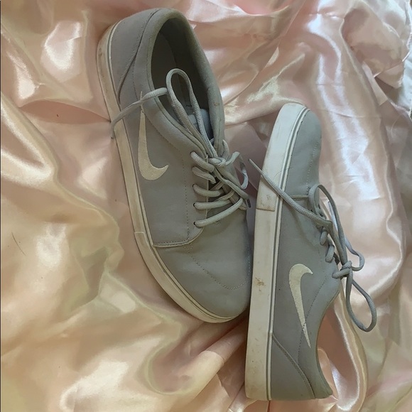 Men’s Nike - Picture 2 of 3